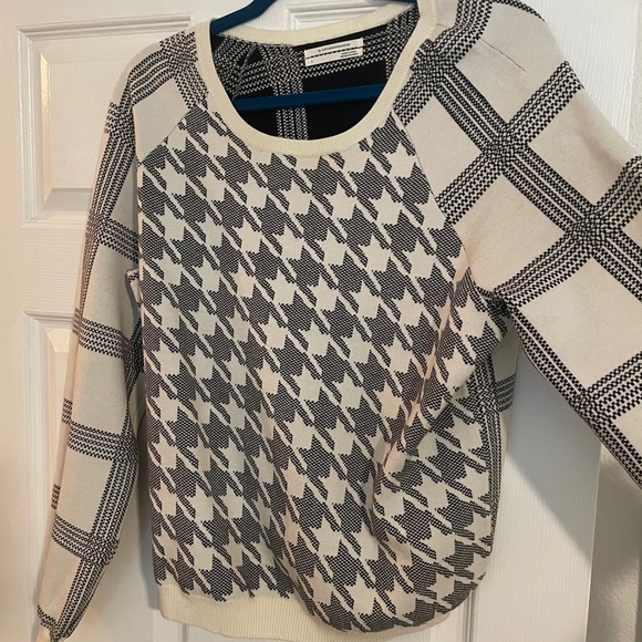 Anthropologie Tops - Anthropologie Houndstooth Sweater Size Large EUC